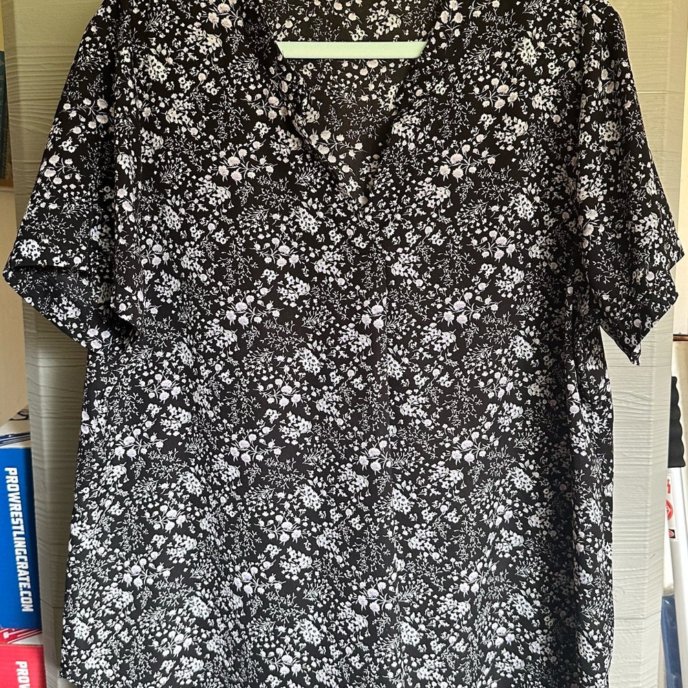 Black and White Short Sleeve Notched Collar Blouse